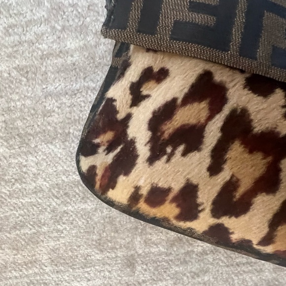 Fendi Baguette - Picture 6 of 15